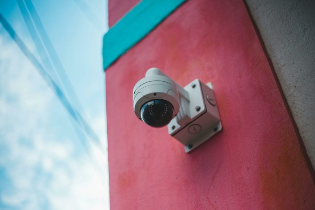 Système de vidéosurveillance professionnel pour entreprises et particuliers à Bruxelles.